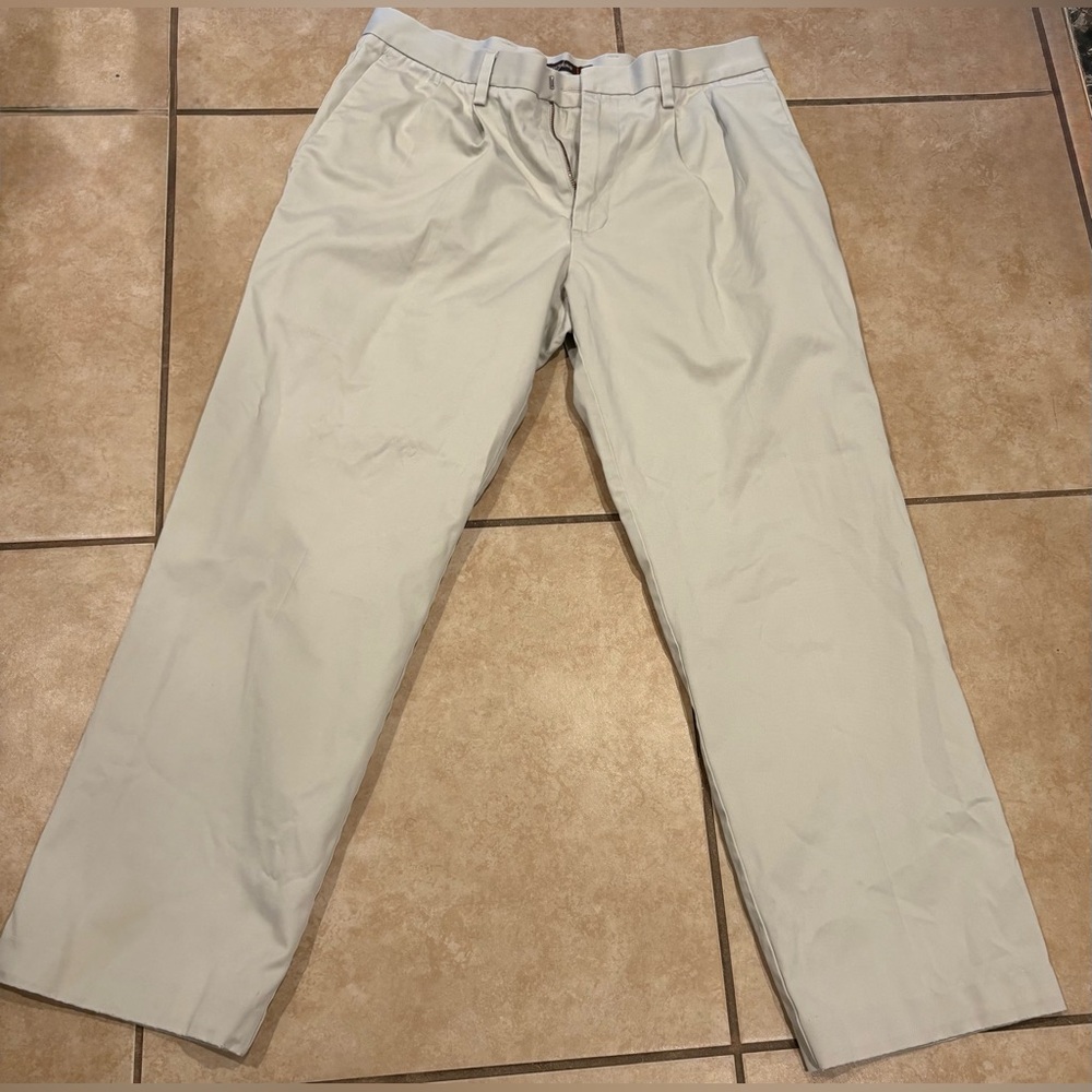 Dockers D3 Khaki Pants. Size: 34 x 32